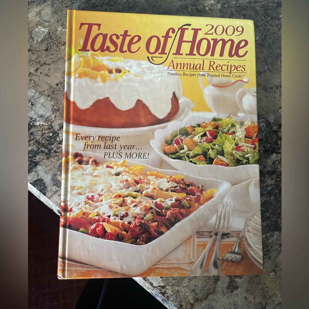 Taste of Home 2009 Annual Recipes Hardcover Cookbook